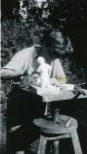 Przed pracownią, Londyn ok. 1946